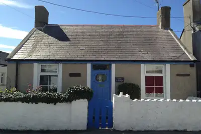 Image de Cottage de caractère avec jardin privé plein sud.