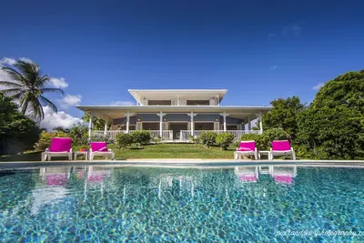 Image de Stunning caribean style 3 bedroom villa in acre of lush gardens
