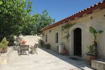 Image de 200 Year Old Ancienne Grange dans un endroit du village de montagne près de Panormo Crète