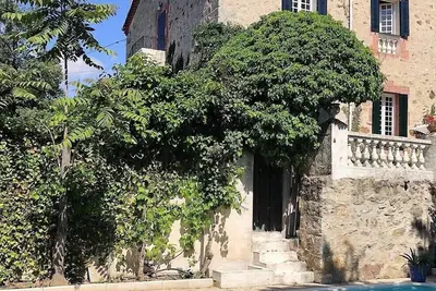 Image de Centenaire Villa dans le village de montagne près de Madrid