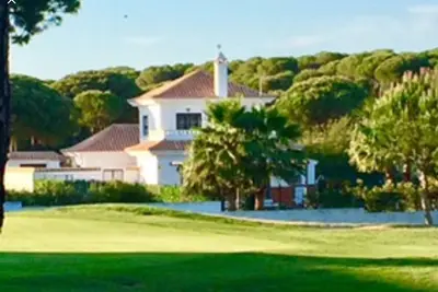 Image de Belle villa, proche de la plage. Jardin clos avec piscine privée.