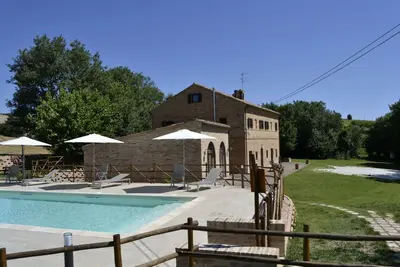Image de Appartement dans une ferme du 19ème siècle avec piscine