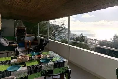Image de Maison rustique, vue mer, 6 personnes, terrasse avec barbecue.