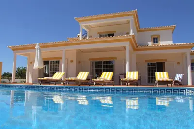 Image de Grande villa de luxe avec piscine chauffée, Tv satellite et Wifi gratuit