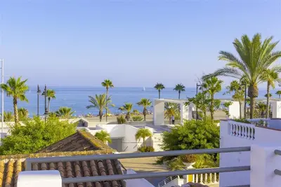 Image de Belle maison avec terrasse privée sur le toit, Proche des plages, du port et de la ville