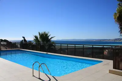 Image de Appartement avec vue sur la mer et la piscine