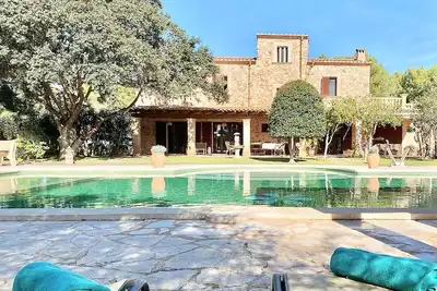 Image de Es Pinar Gran - Finca de campagne exclusive avec grande piscine d'eau salée chauffée solaire, à proximité du golf de Vall d'Or! - Wifi gratuit