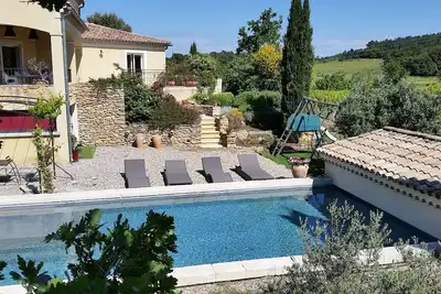 Image de Grande villa avec piscine chauffée et dépendances sur un domaine viticole de22ha