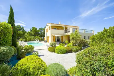 Image de Luxueuse villa;Piscine chauffée privée;Vue sur la mer