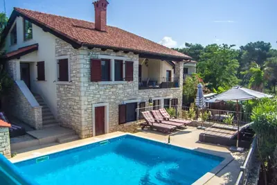 Image de Offre D'ÉTÉ TRÈS SPÉCIALE Fin De Mer Front de mer, pierre, A / C Villa, piscine, près de l'aéroport