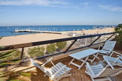 Image de Magnifique appartement vue mer première ligne et en centre-ville