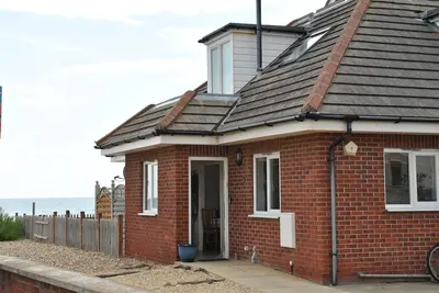 Image de Un élégant et moderne maison conçue pour profiter pleinement de son front de mer Magnifique Position