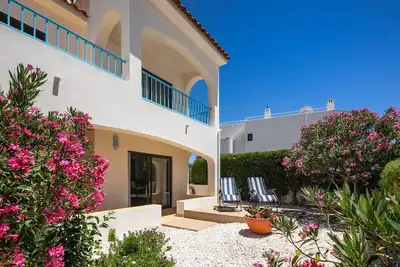 Image de Appartement de luxe clair 2 chambres / 2 salles de bain, 450 m de la plage et du village