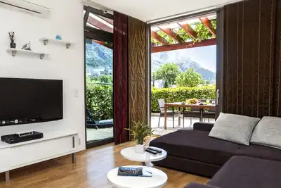 Image de Un nouvel appartement pour 6 personnes au bord de la rivière avec une vue magnifique sur la mer