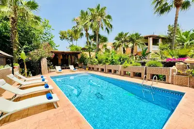 Image de ⭐⭐⭐⭐⭐ 7 minutes de Playa den Bossa et de la ville d’Ibiza, piscine, barbecue et aire de jeux