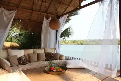 Image de Riverview Villa : Chambres d'hôtes/ Villa avec rivière et vue sur la mer