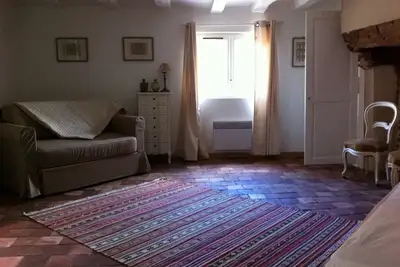 Image de Maison de ville restaurée à l'ancienne avec chambre Troglo