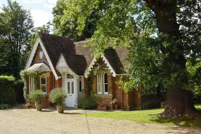 Image de Magnifique chalet de campagne, à côté du grand parc de Windsor et surplombant le château de Windsor