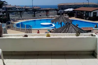 Image de Appartement golf et mer, dans beau complexe, piscine chauffée et wifi.