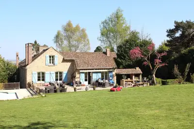 Image de Legcity: Grande propriété avec piscine et Bbq à 45 min du centre de Paris