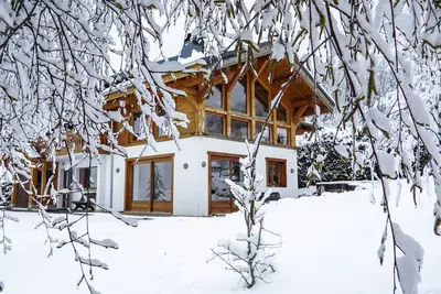 Image de Chalet Uxello, chalet spacieux pour 12-14 avec jacuzzi. Vélo, golf, ski