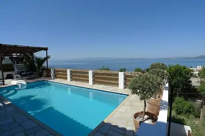 Villa avec piscine privée et vue panoramique sur la mer Égée. Entièrement Équipé