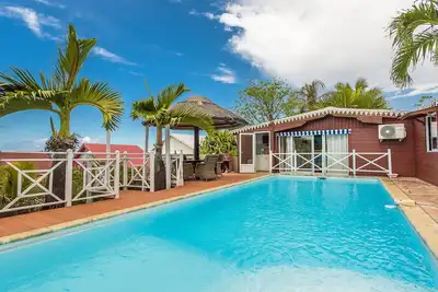 Proche Plage : Piscine Privée ; Terrasse ; Vue panoramique ; Climatisation