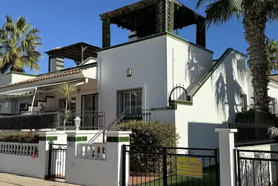 Image de Bungalow de luxe climatisé avec 2 chambres - Rénovation maintenant terminée