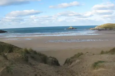Image de Starfish Cottage - Crantock Beach North Cornwall sleeps 8, parking for 2 cars