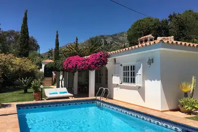 Image de Villa au calme et intimité: piscine chauffée, à 10 min de la plage, barbecue, Wifi gratuit