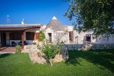Image de Trullo Dans Villa Avec Piscine, Jardin D’Oliviers, Wi-Fi, Barbecue