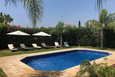 Image de Superbe Villa À Coral Bay, Piscine PRIVÉE, Grand Jardin, 3 Mins À Pied De La Plage