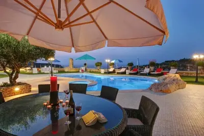 Image de Villa Pergola 6 chambres avec piscine privée et entièrement climatisé