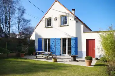 Image de A 800 mètres de la plage et 300 mètres du centre, maison individuelle.