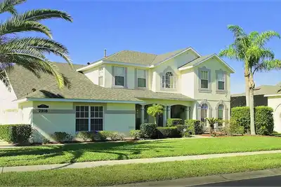 Image de Lakeside Villa avec cuisine d'été porte