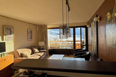 Bel appartement dans résidence au pied des pistes vue montagnes. Wifi inclus! !