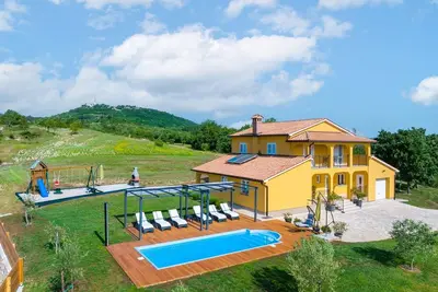 Image de Villa neuve pour 8 personnes avec vue spectaculaire