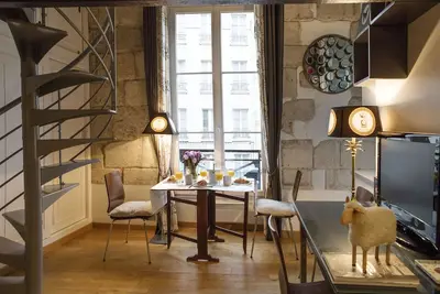 Image de Grand studio en duplex au détour de la place de l'hôtel de ville