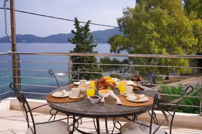 Image de Fantastique Beach Front Apartments à Karavomylos, Céphalonie, Appartement Chloe