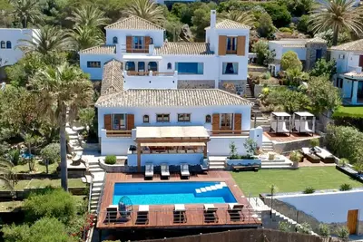 Image de Emplacement privilégié pour cette Villa de luxe exclusive. Wifi