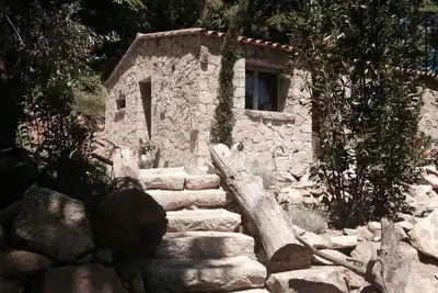 Image de Petite Bergerie Typique En Pierres