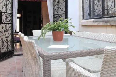 Image de Maison maltaise traditionnelle avec vue panoramique sur le port