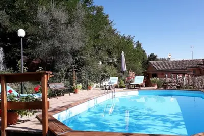 Image de Villa abordable avec piscine privée semi-submergée et jardin près de Sarnano