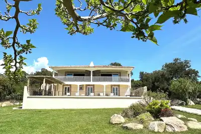 Image de Villa Ă 10 min Ă pied de la plage, piscine, vue mer et montagne