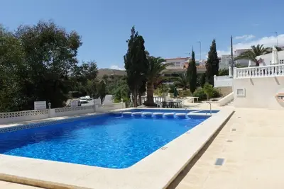 Image de Charmant appartement avec WiFi, air conditionné et piscine à 100 mètres de la plage