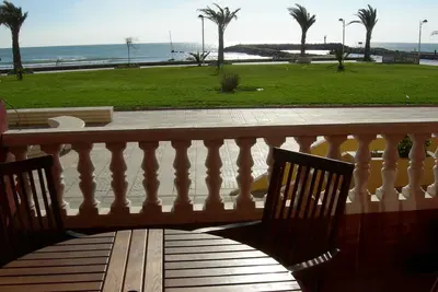 Image de Cosy rez-de-chaussée appartement en bord de mer à Port Saplaya