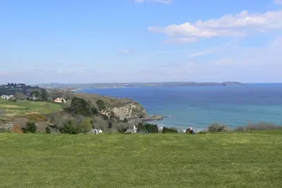 2 lit Cornish chalet avec vue panoramique sur la baie de St Austell. Golf sur le seuil.