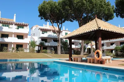 Image de Appartement 2 Chambres de charme au rez de chaussée avec terrasse, jardin et piscine.