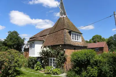 Image de Oast animaux de compagnie avec jardin clos sur la frontière Kent / Sussex