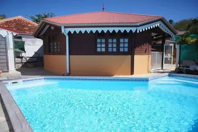 Image de Sainte Anne: Joli Bungalow Avec Piscine Ideal Pour Decompresser